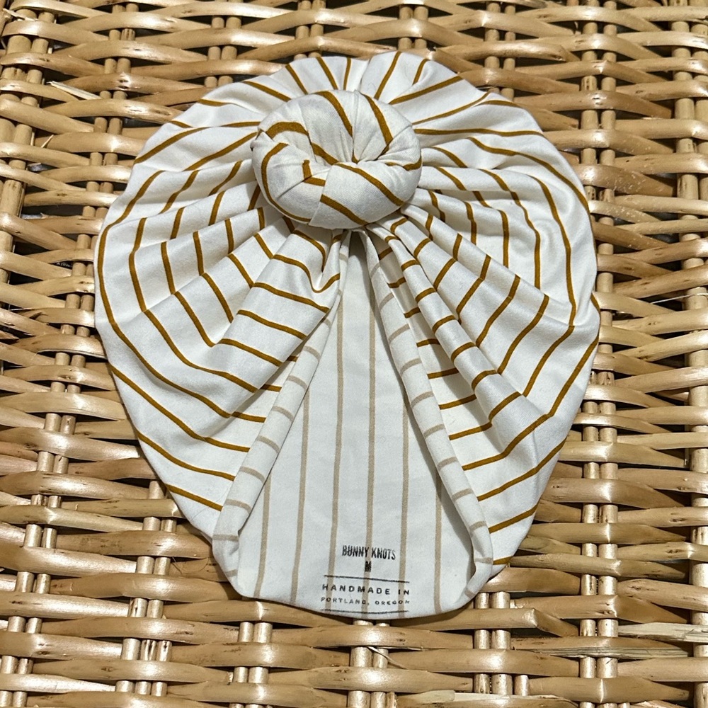 BUNNY KNOTS TURBAN: White with dark gold stripes